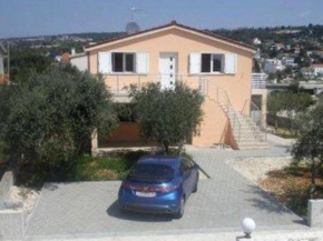 Großes Ferienhaus mit Terrasse, Balkons und Garten